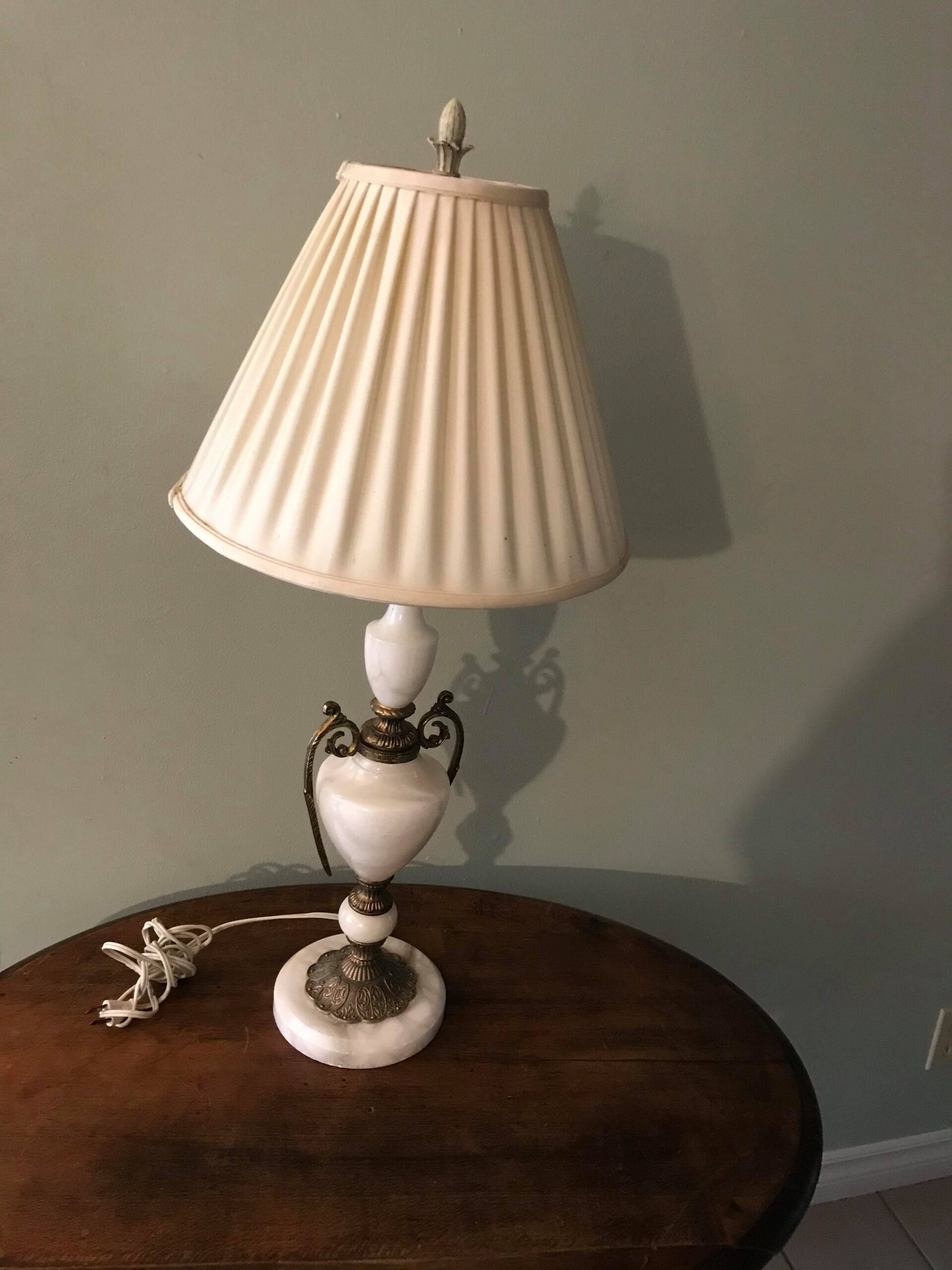 lampe de table pied en marbre